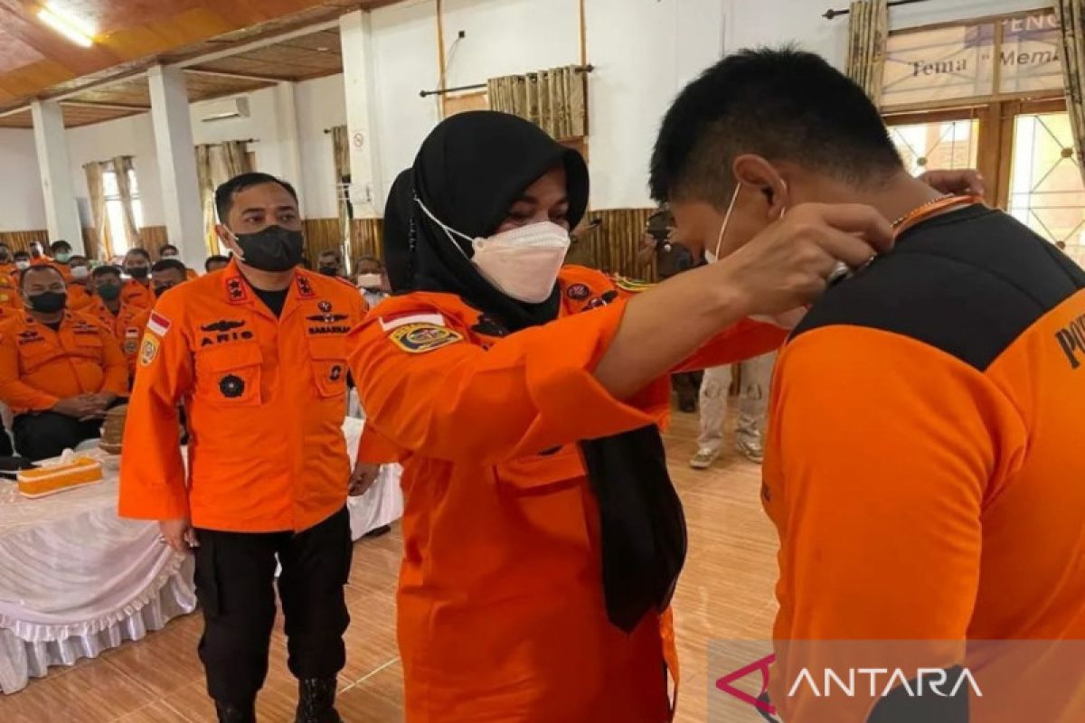 Basarnas Kendari latih 50 potensi SAR di Wakatobi soal pertolongan di air