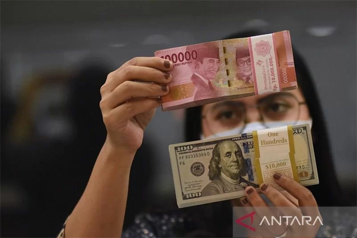 Rupiah menguat sejalan dengan pesimisnya data manufaktur AS