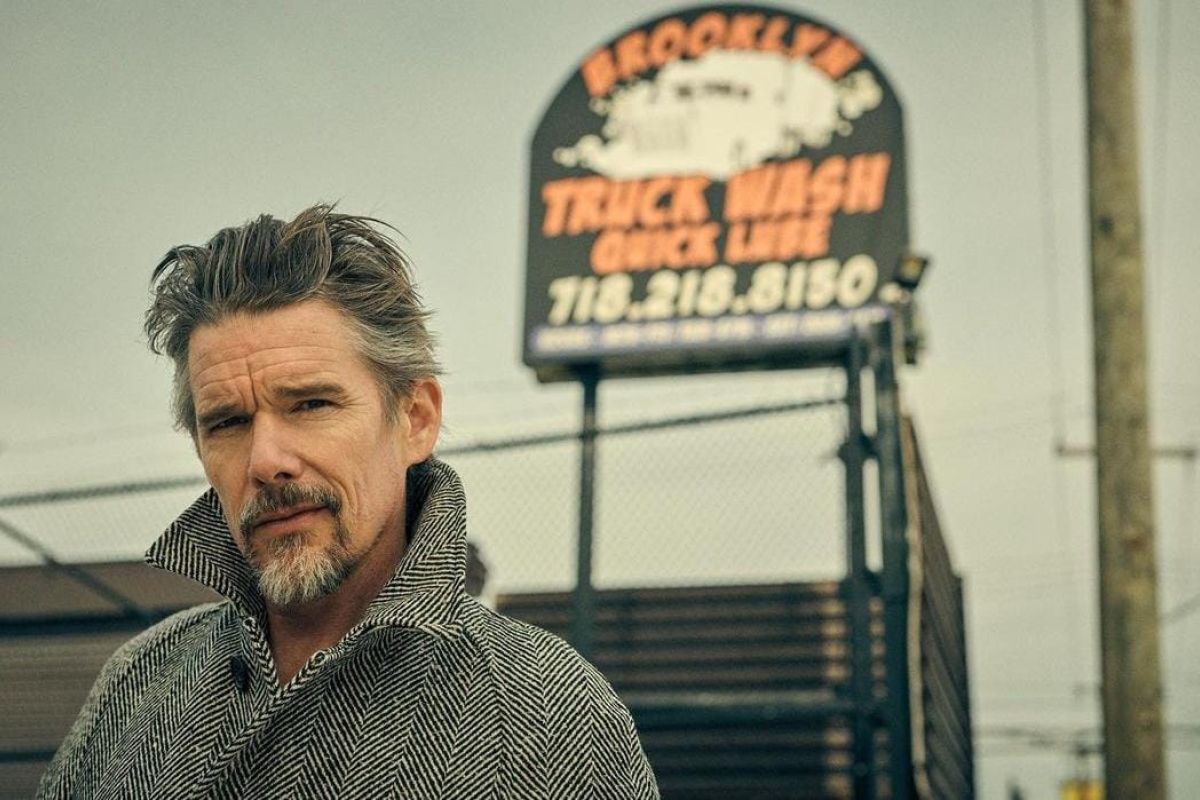 Ethan Hawke berbagi cerita perankan penjahat di film "The Black Phone"