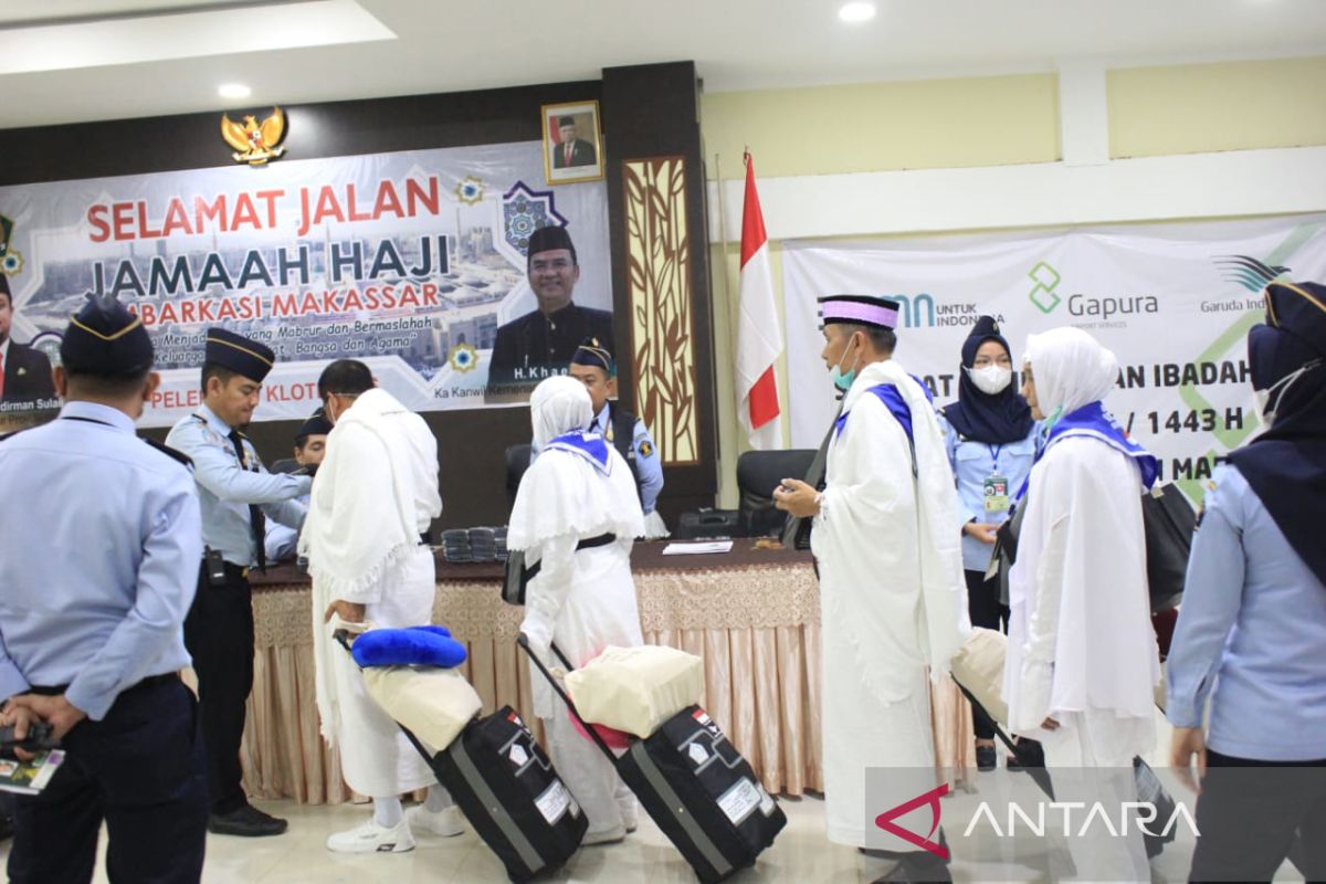 Rombongan perdana calon haji Sultra 2022 bertolak ke Arab Saudi