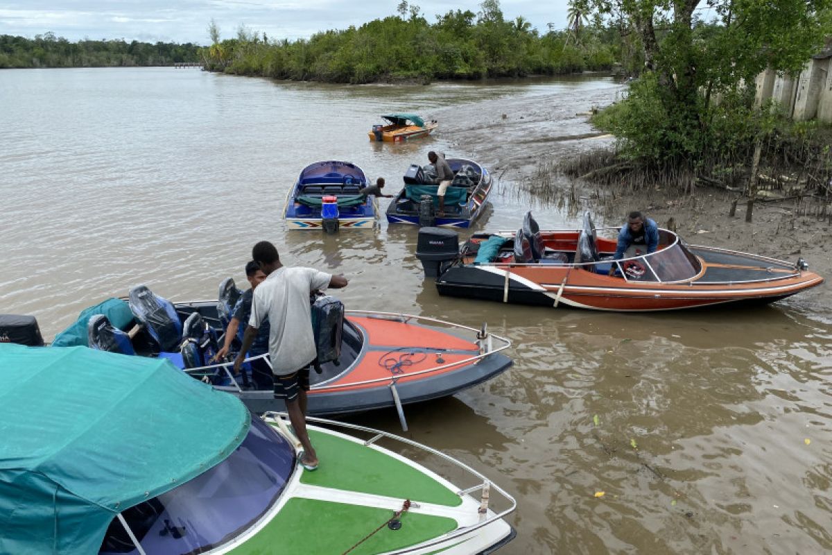 Suku Asmat gunakan speed boat beraktivitas sehari-hari