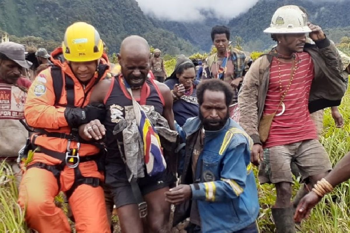 Korban pesawat Susi Air di pedalaman Timika dievakuasi Tim SAR