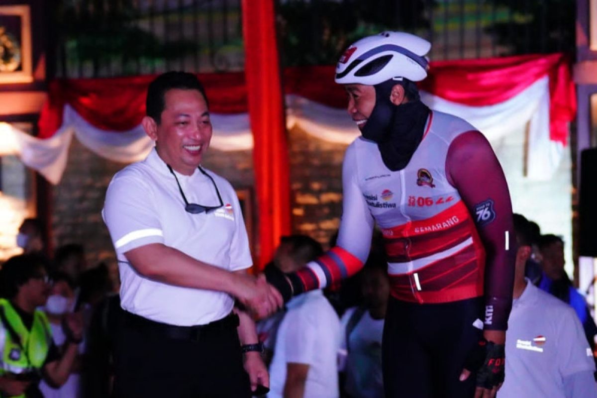 Kapolri Lepas Pesepeda yang Pecahkan Rekor MURI, Gowes Sejauh 508 Km