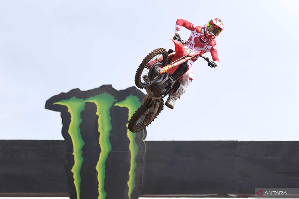 Tim Gajser terdepan race 1 seri MXGP Indonesia