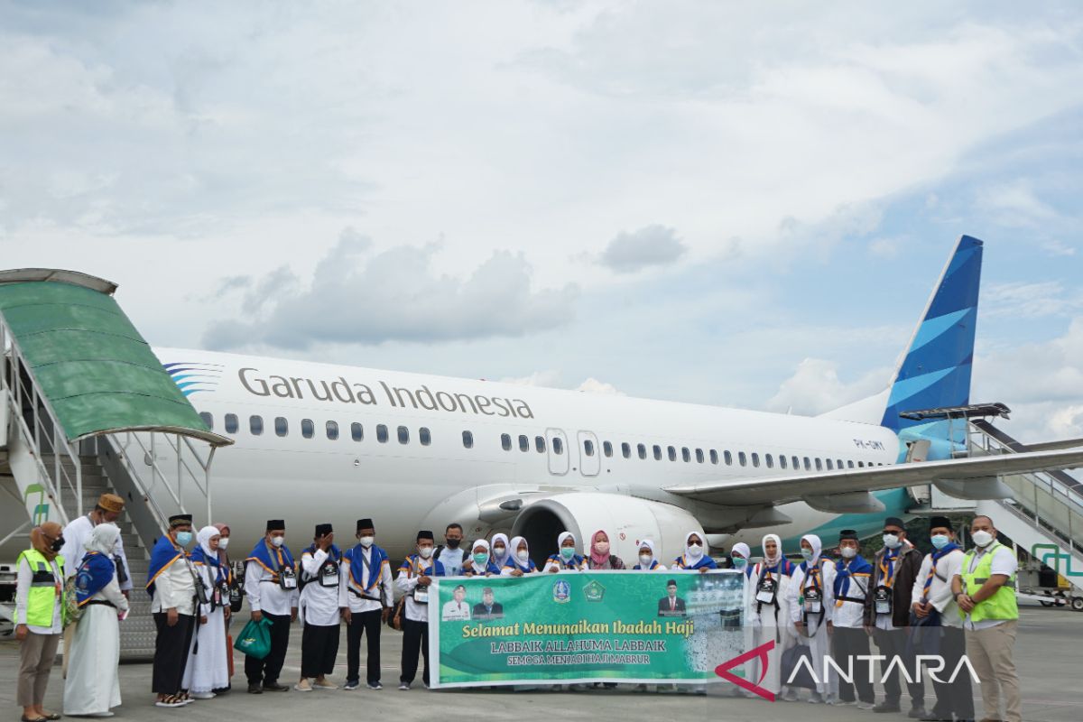 Jamaah dari Kabupaten Jayapura diberangkatkan ke daerah embarkasi haji