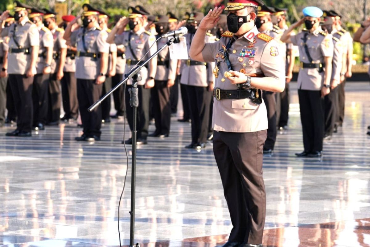 Beri Penghormatan ke TMP Kalibata, Kapolri Lanjutkan Semangat Pahlawan Wujudkan Indonesia Emas