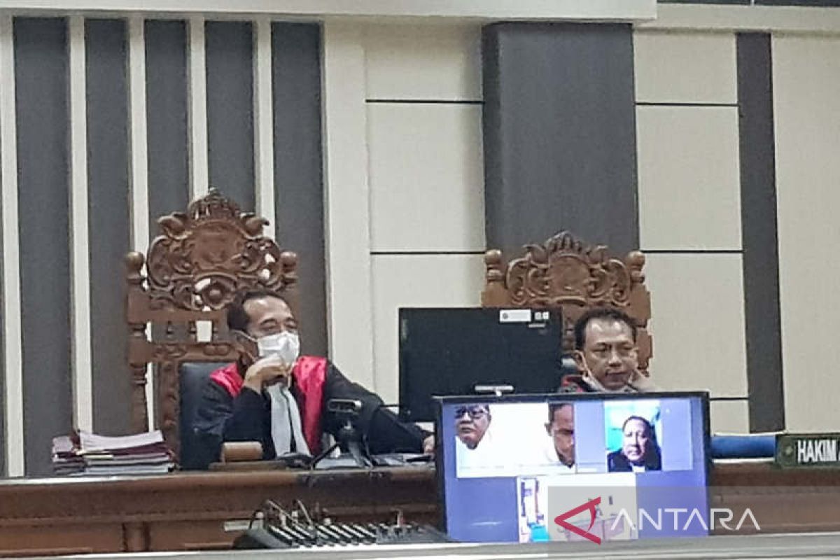 2 mantan Direktur BPR BKK Karanganyar dituntut 7,5 tahun penjara