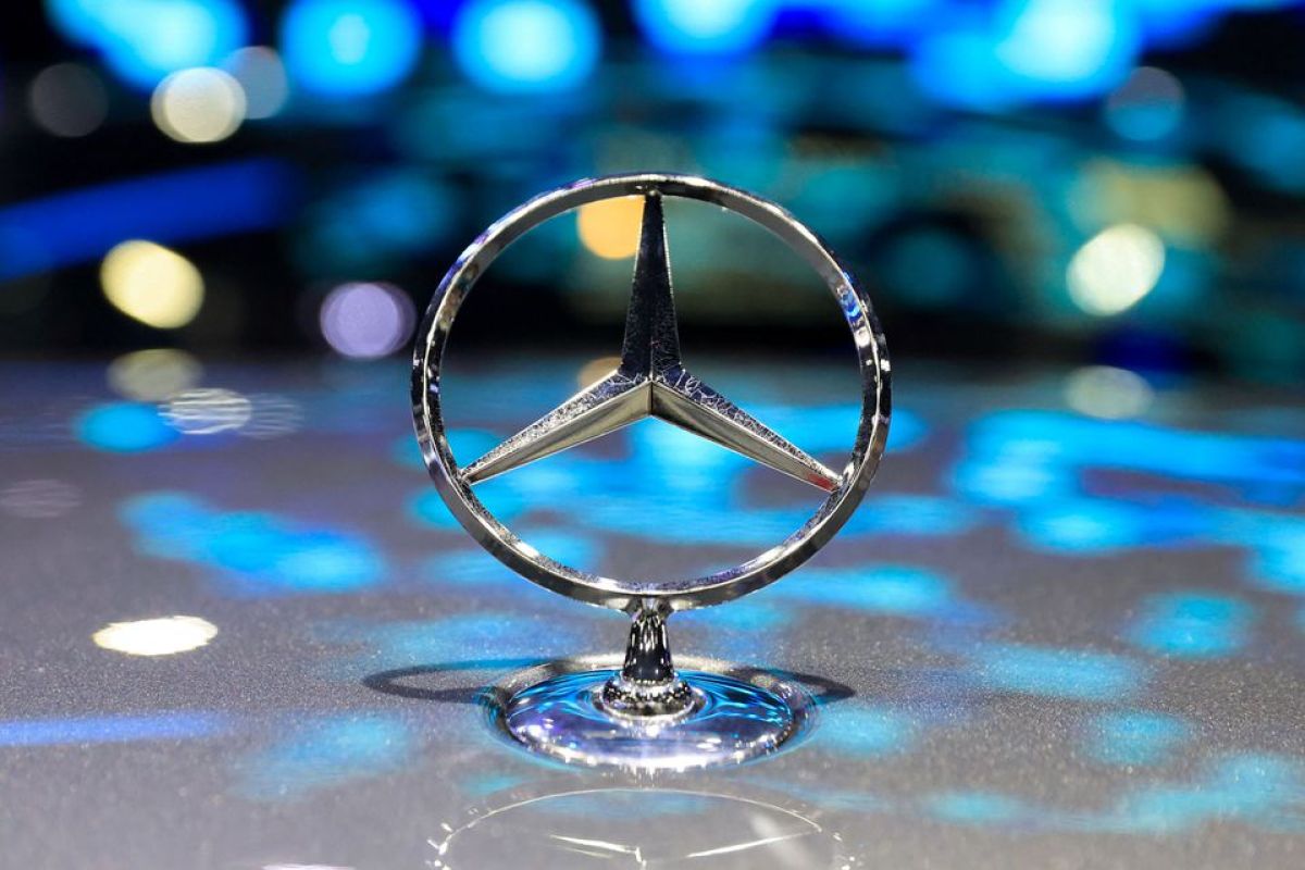 Mercedes akan hadirkan 10 ribu titik pengisian daya mobil listrik