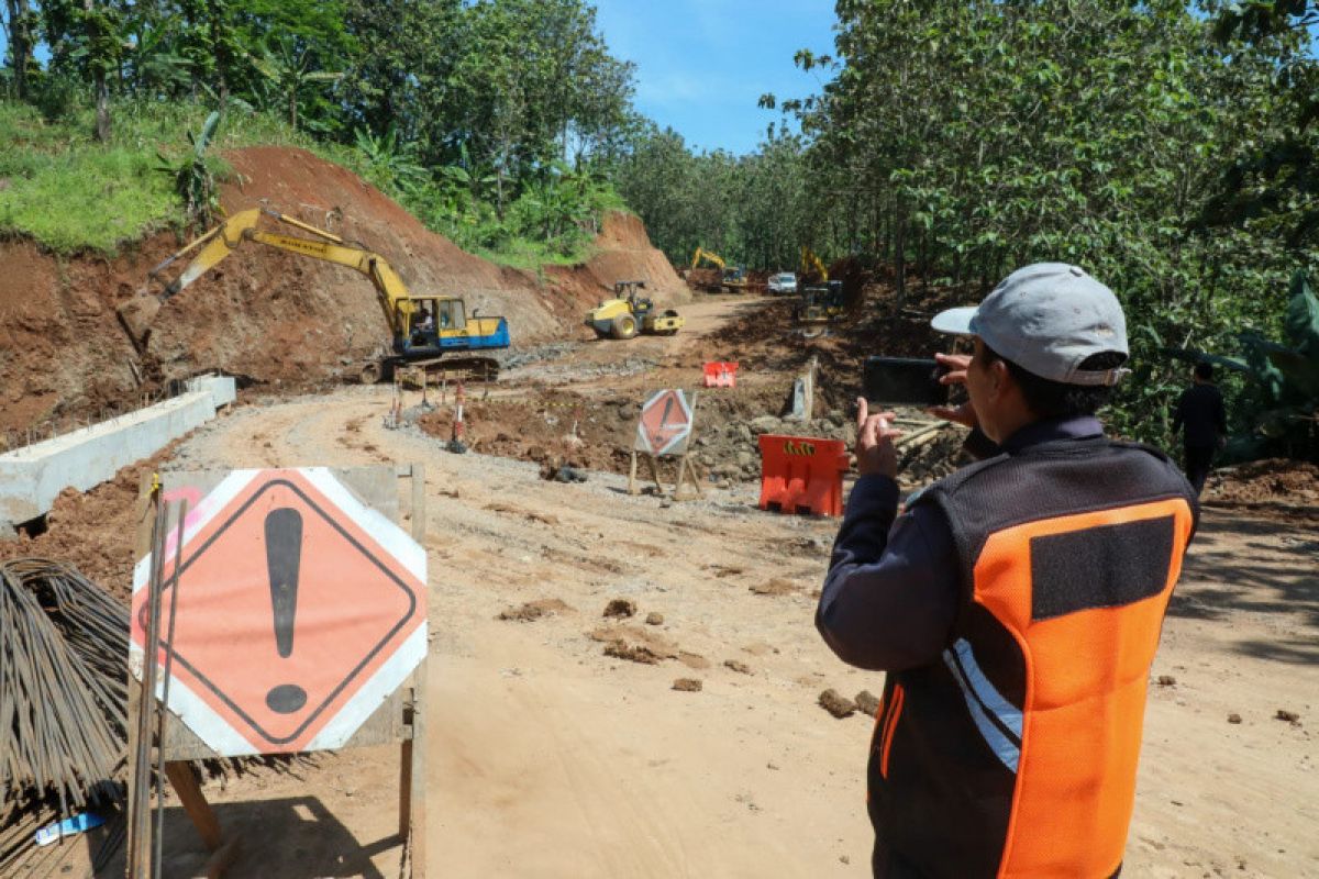 4.992 laporan jalan rusak di Jateng telah ditangani