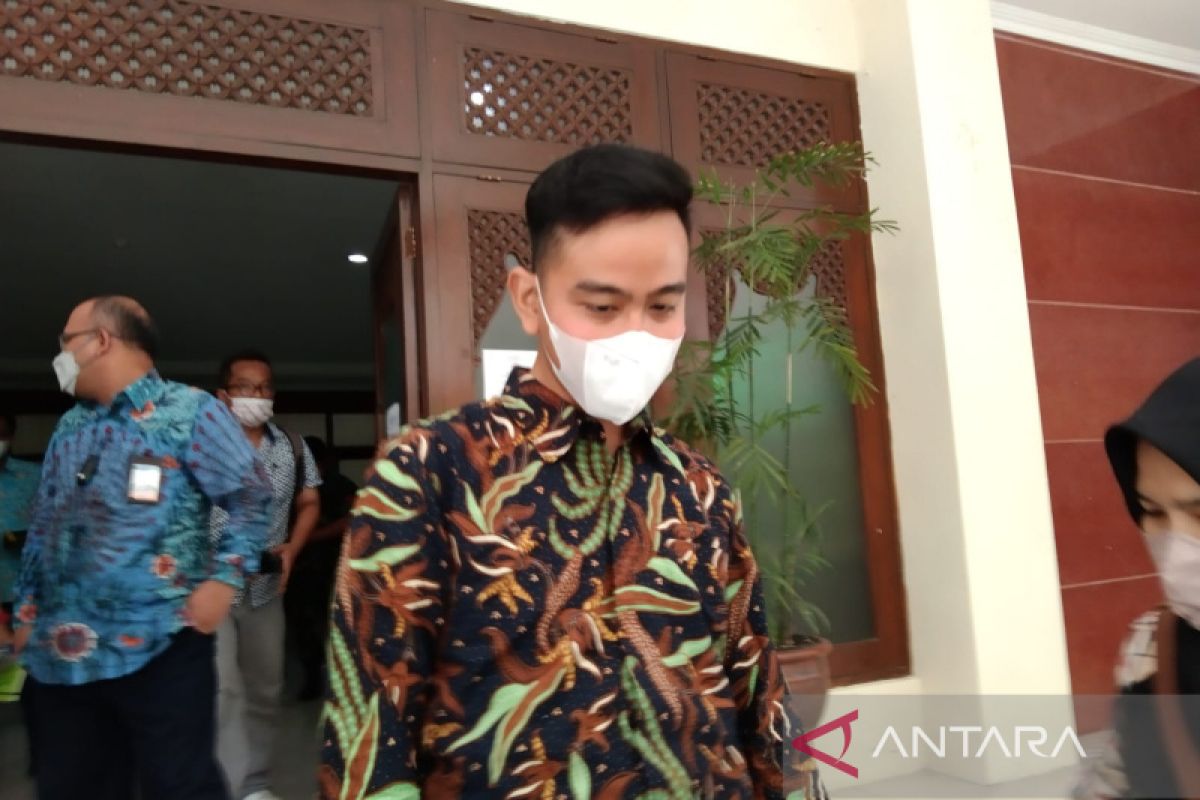 Gibran minta panitia antar daging kurban ke rumah warga