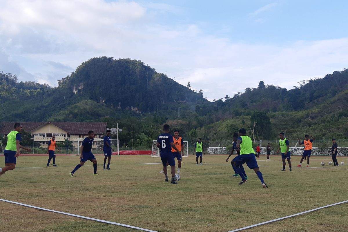 Joice Sorongan segera jadi pelatih kiper Persipura