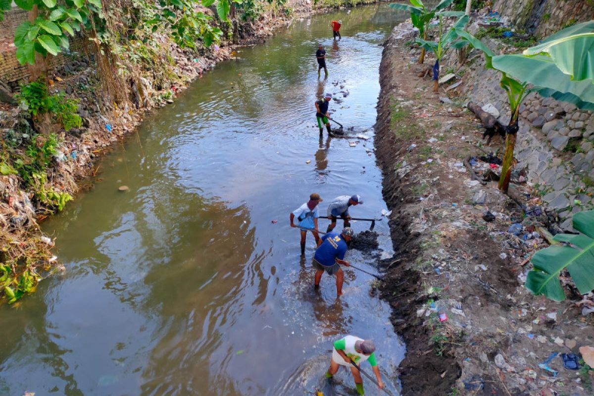 PUPR Mataram optimalkan buruh normalisasi saluran