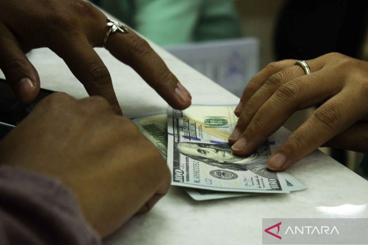 Dolar pangkas kenaikan, suku bunga Fed naik 100 basis poin melemah