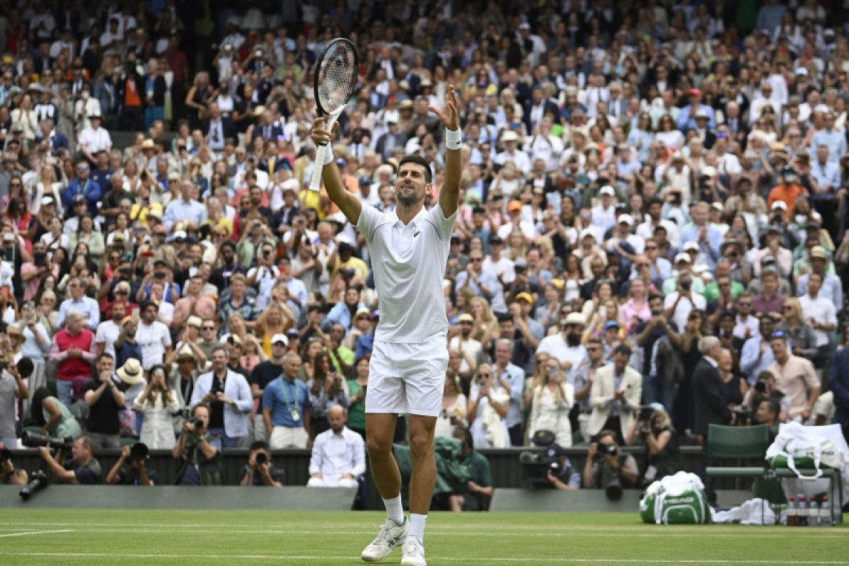 Petenis Djokovic bangkit dari ketertinggalan pertandingan Wimbledon