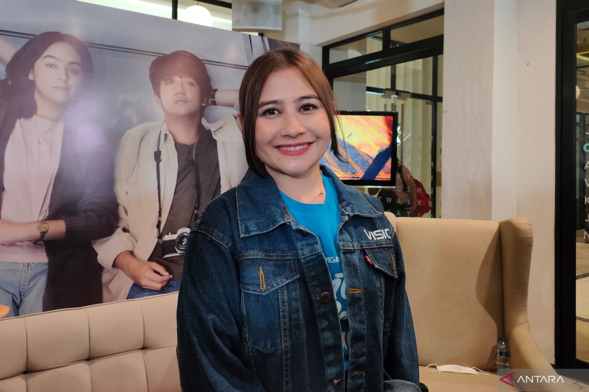 Aktris Prilly Latuconsina lebih senang bekerja di belakang layar