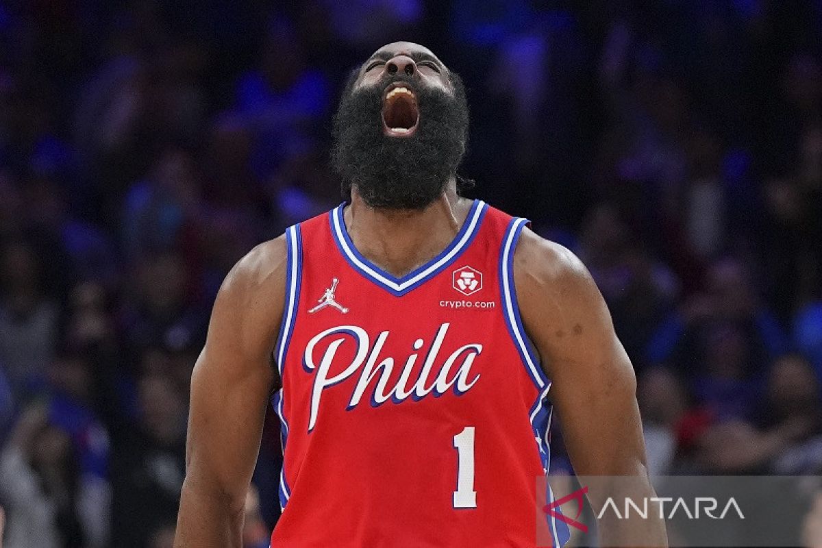 Pebasket James Harden rela potong gajinya