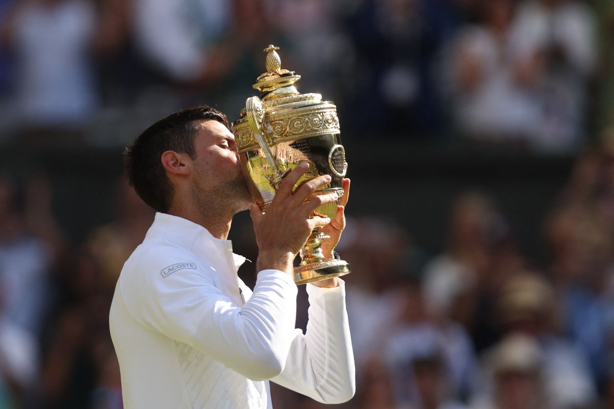 Novak Djokovic tekuk Kyrgios gelar Wimbledon keempat berturut-turut