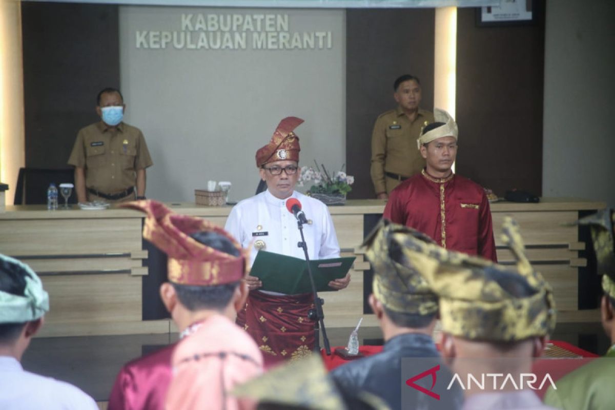 Bupati Meranti hanya lantik 13 pejabat saja, sisanya belum layak