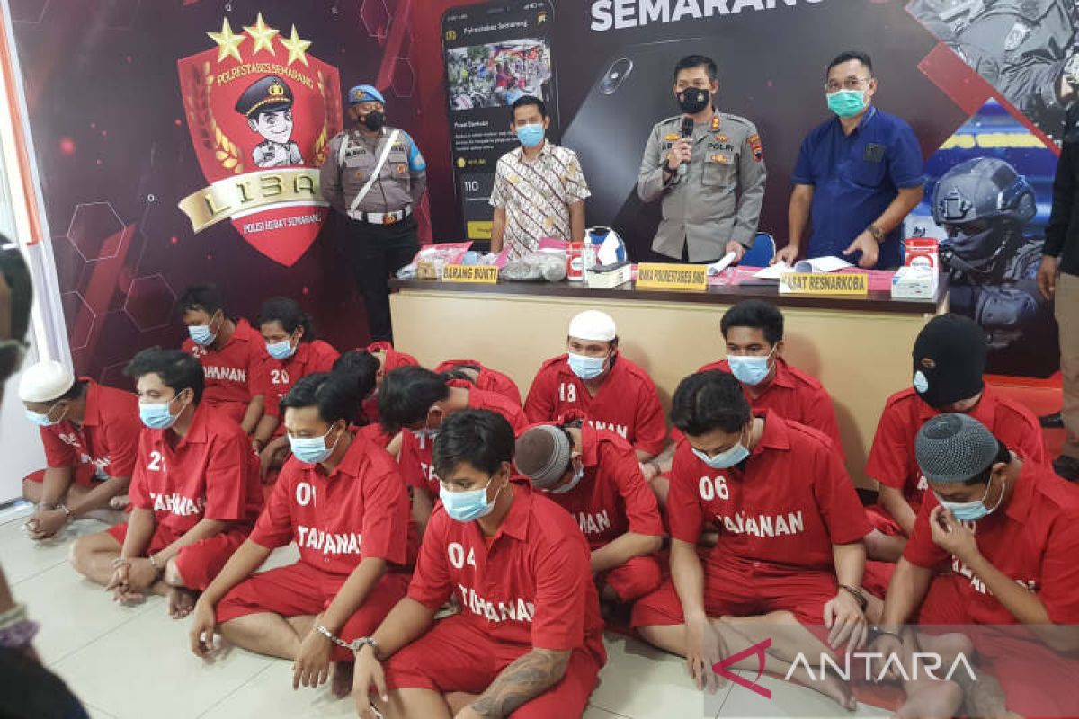 15 tersangka kasus penyalahgunaan narkoba miliki peran beda