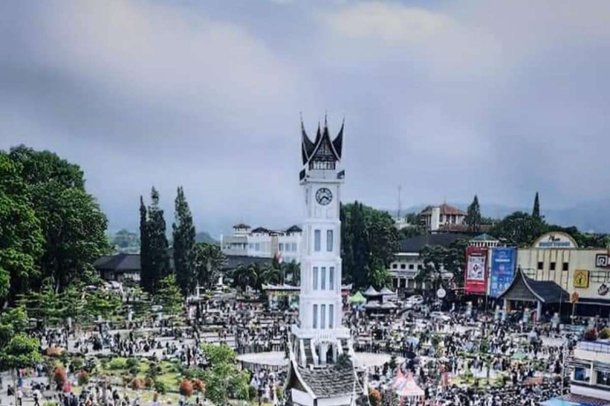 Pemkot, PKK dan Baznas Bukittinggi kembali bantu 25 Warga terlilit Hutang Rentenir