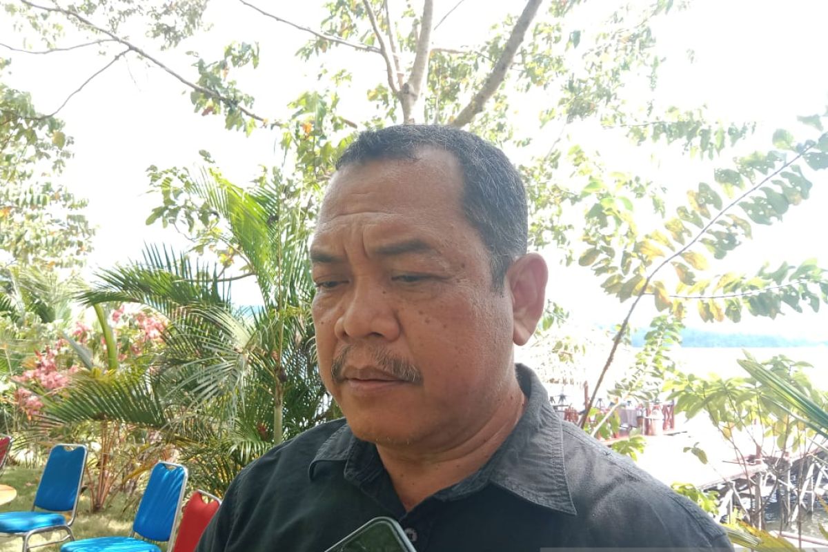 Pemkab Jayapura serahkan 5000 bibit ikan nila bagi warga Dondai