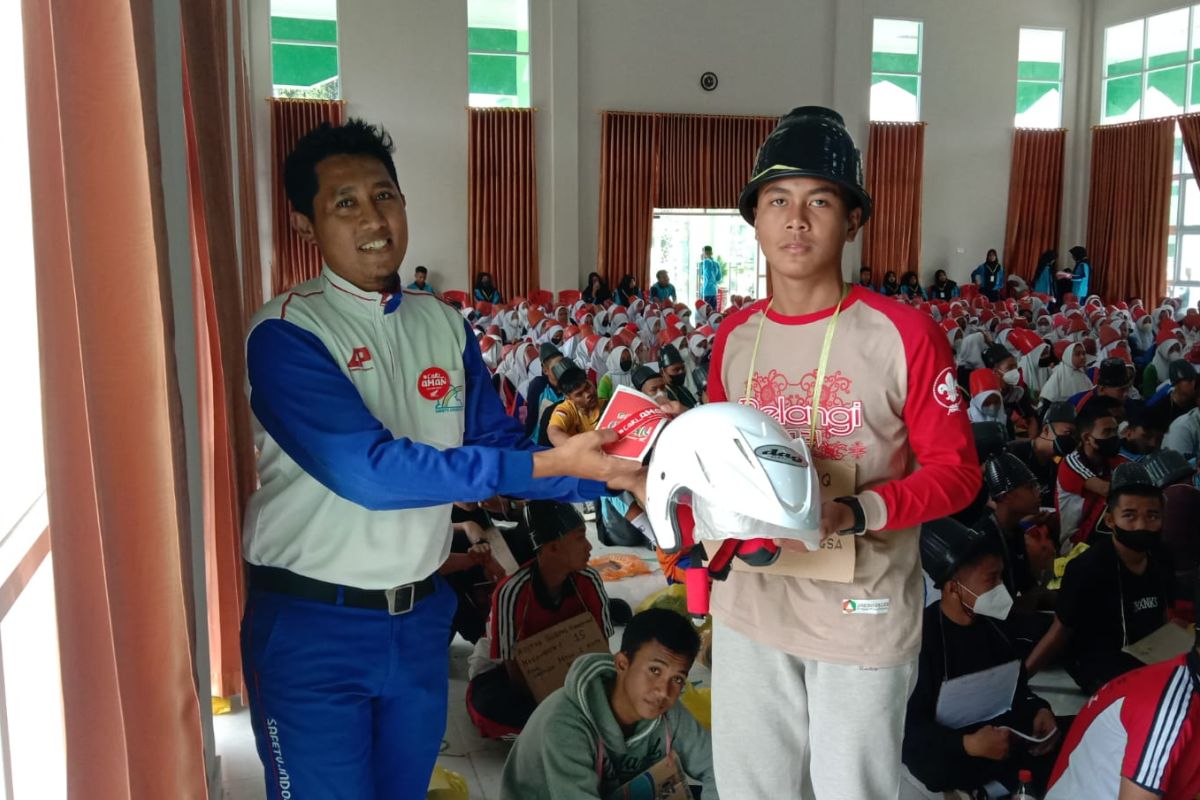 Honda Tanamkan Ilmu Safety Riding di MAN 2 Model Kota Palu TEMA " Generasi #Cari_aman "