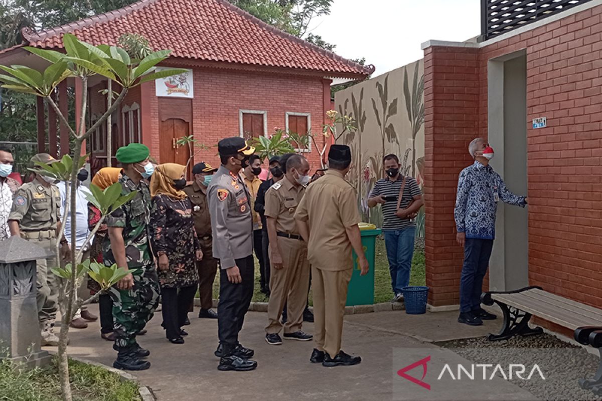 Ganjar Pranowo kagumi Menara Pandang "Teratai" Purwokerto