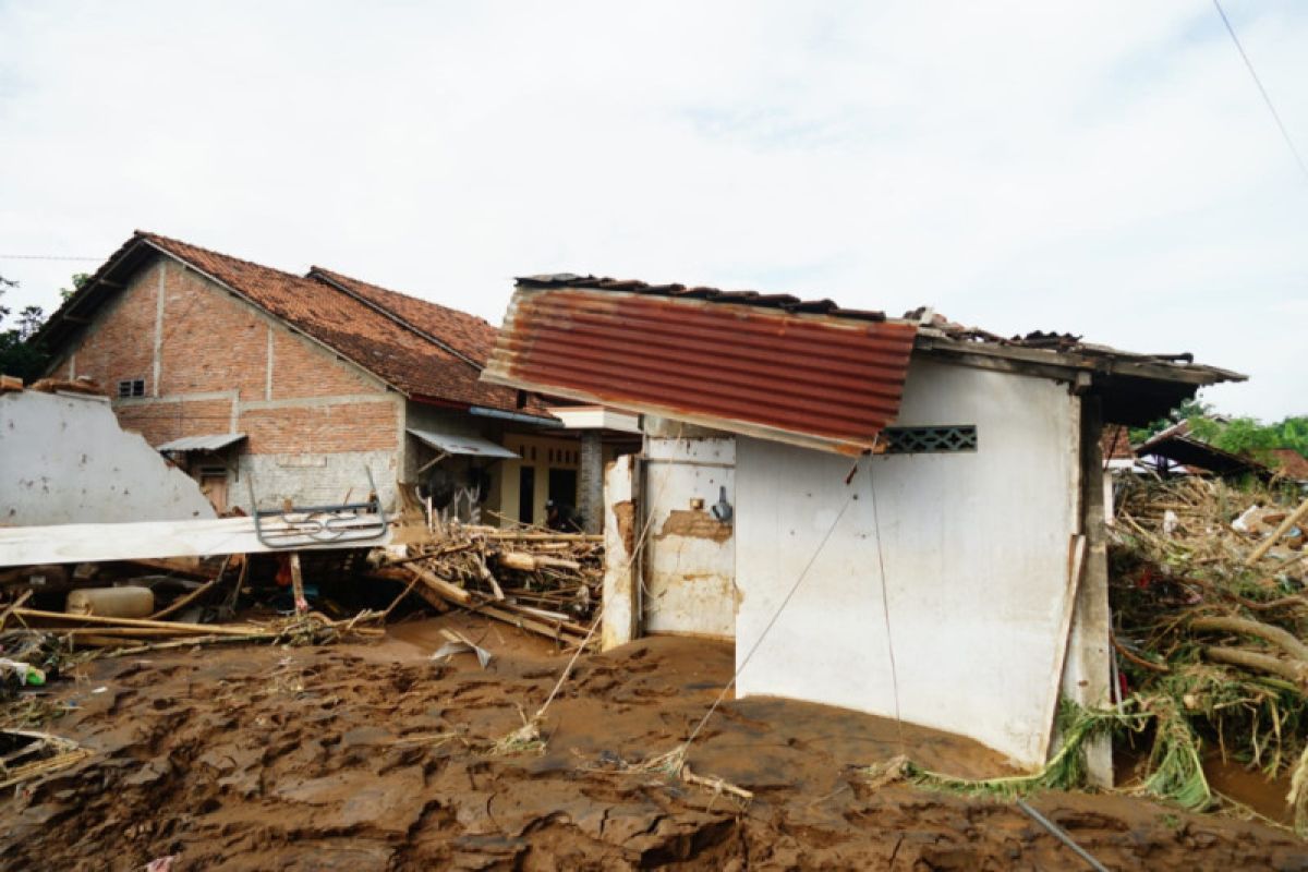 Perbaikan rumah korban banjir Pati gunakan CSR Bank Jateng