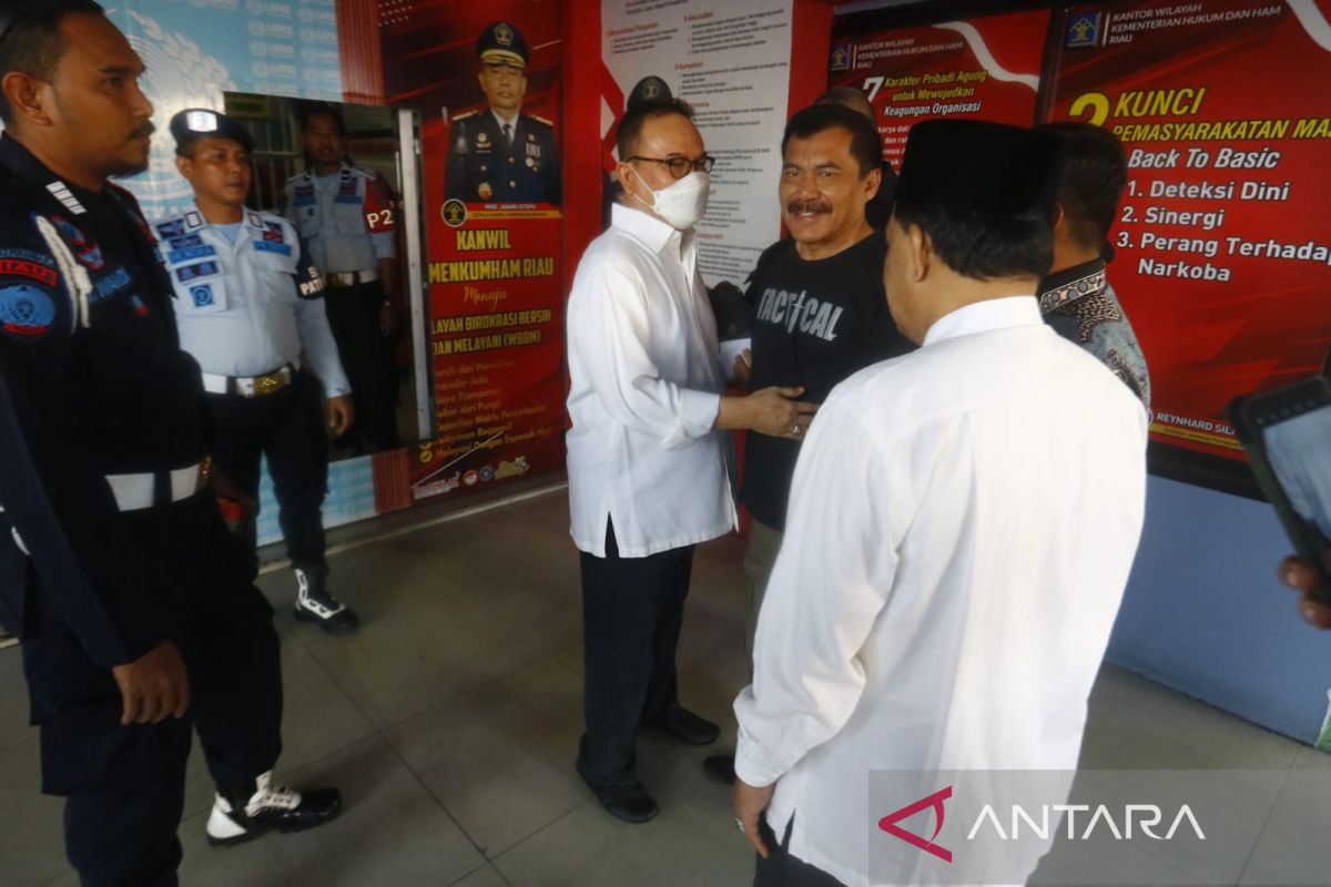 Rusli Zainal resmi keluar dari Lapas Pekanbaru