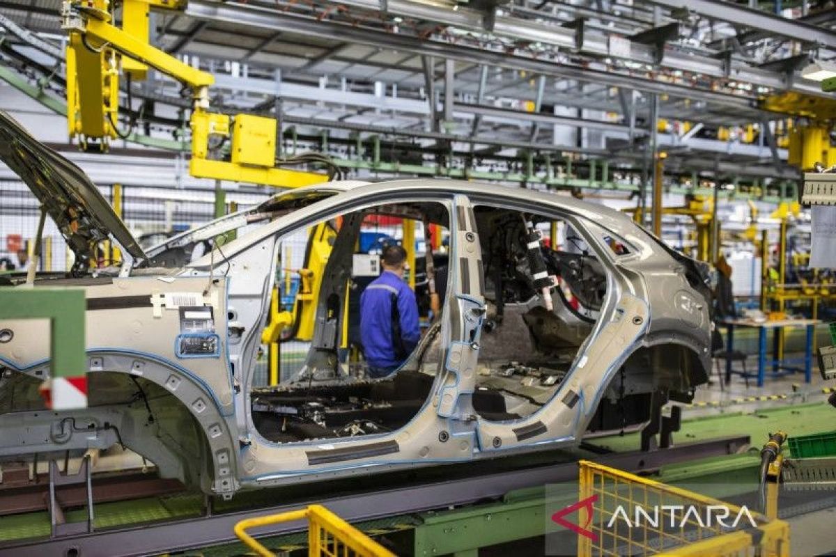 Ford Motor Co dilaporkan bersiap pangkas hingga 8.000 pekerja