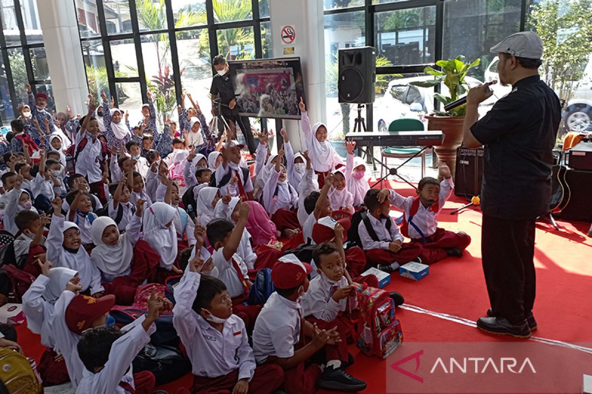 Sambut Hari Anak Nasional, KAI Purwokerto gelar "Mendongeng Bersama 1.001 Anak"