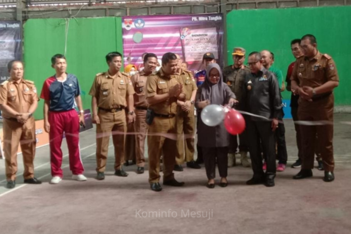 Pj Bupati Mesuji buka turnamen Bulu Tangkis Pelajar Open 2022