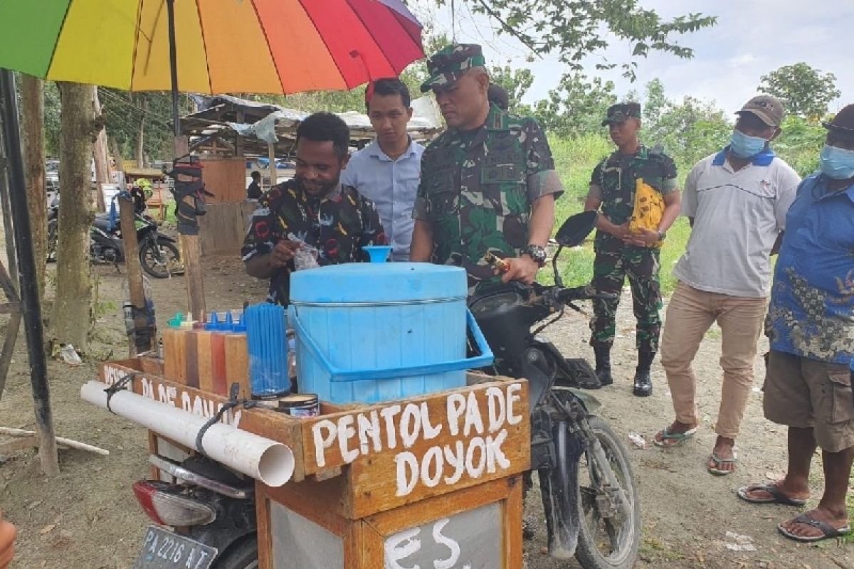 Danrem 172 bantu penjual cilok asal Yahukimo kembali berkuliah