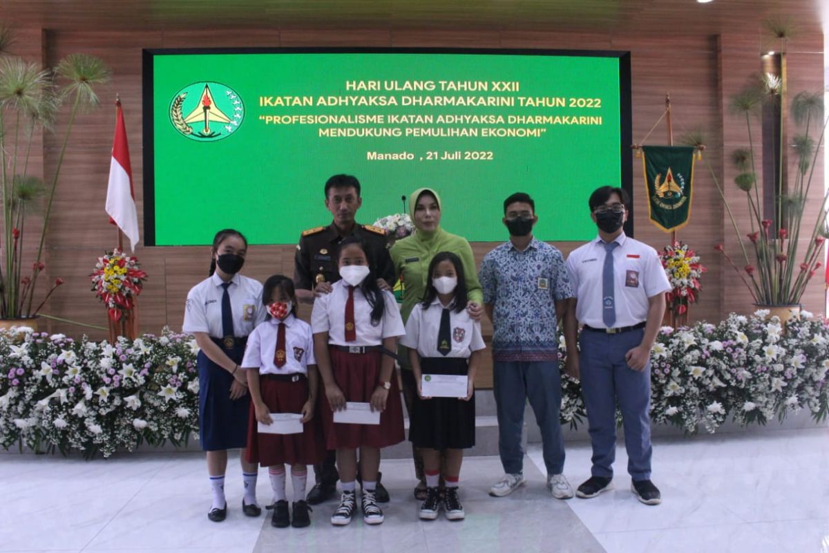 Pemberian bantuan pendidikan warnai syukuran HUT ke-22 IAD