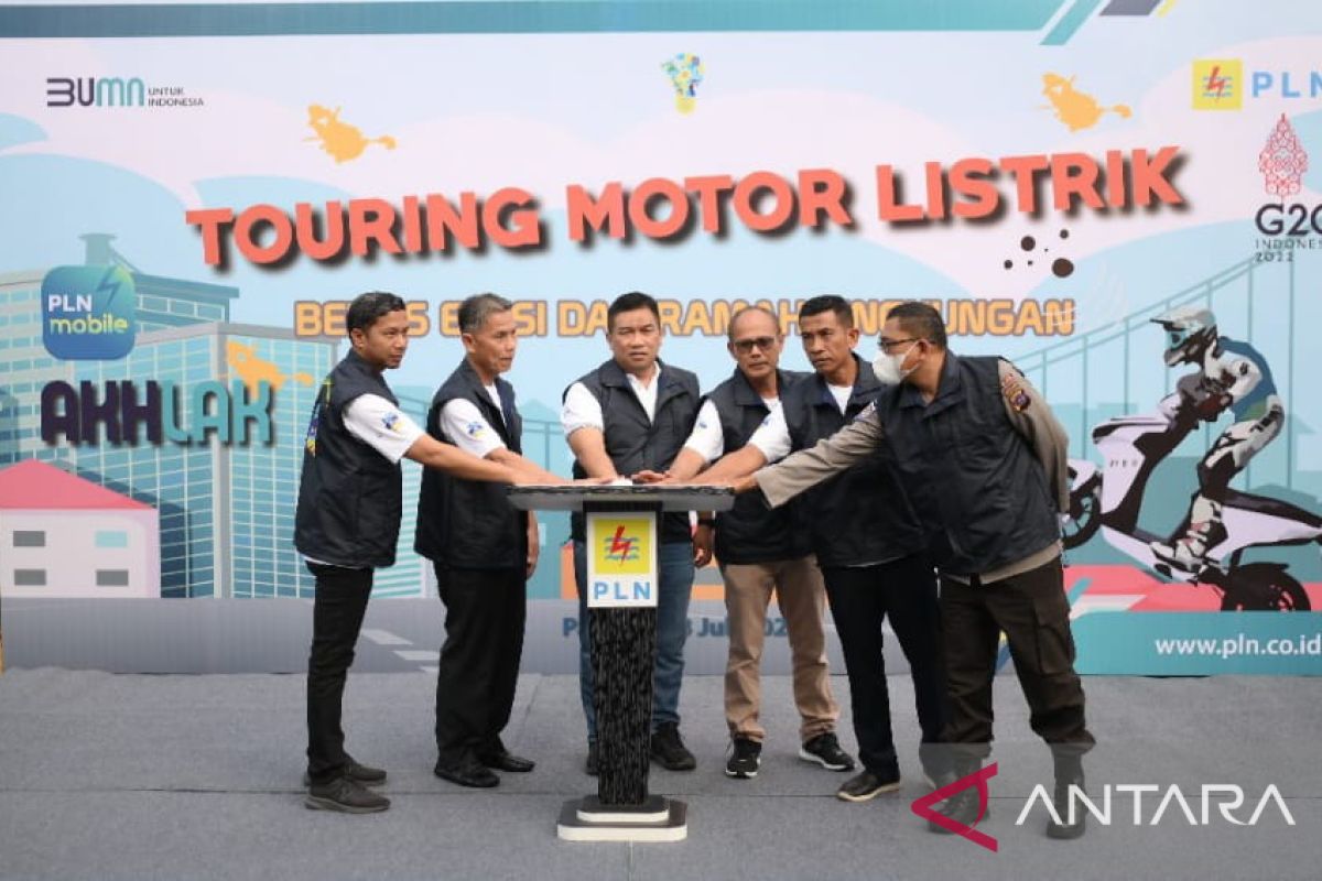 PLN gelar touring motor listrik, pejabat daerah Sumbar dukung era berkendara listrik