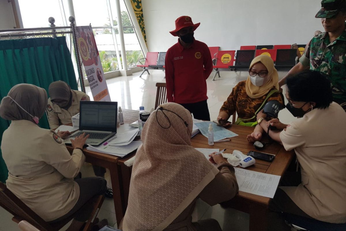 Permudah syarat perjalanan udara, Binda Riau gelar vaksinasi di Bandara SSK II