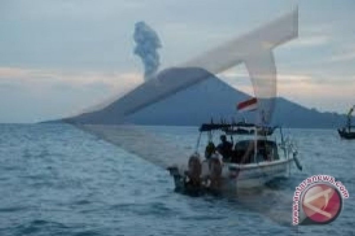 Nelayan dan wisatawan dilarang mendekat, Gunung Anak Krakatau Siaga III