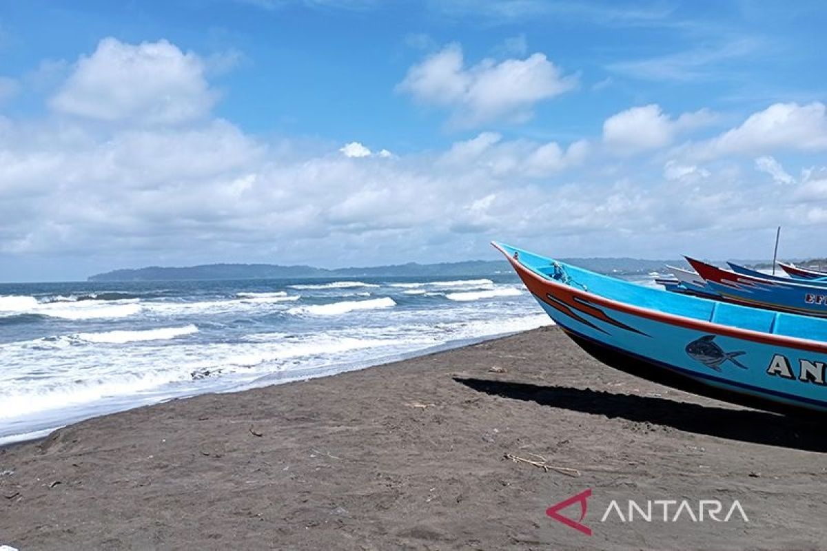 BMKG: Tinggi gelombang laut selatan Jabar hingga DIY berpotensi capai 6 meter