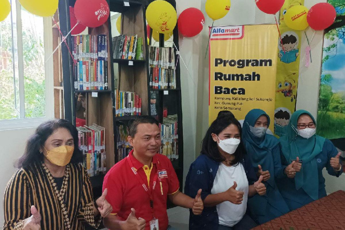 HAN 2022, Alfamart inisiasi Program Rumah Baca Masyarakat