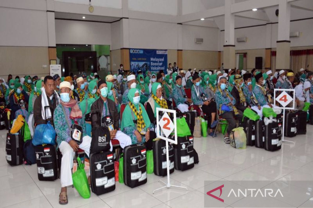 Dua haji asal Sragen ditinggal di Medan