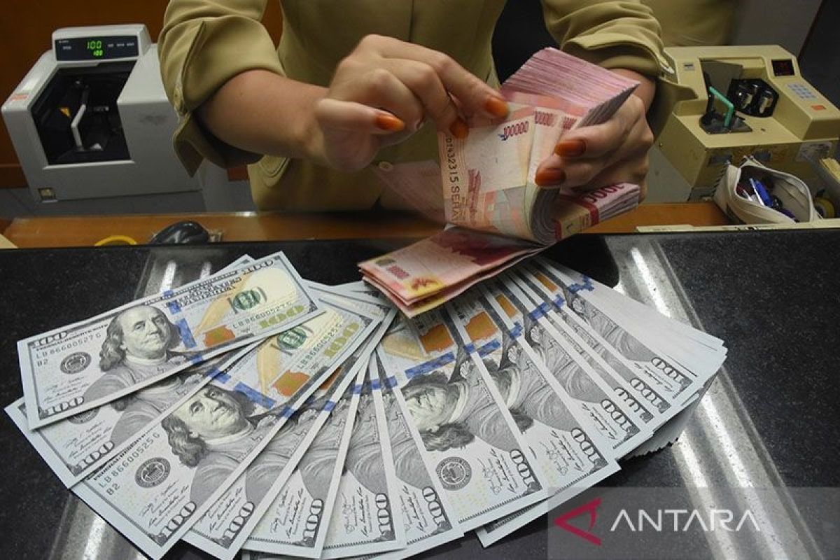 Nilai tukar Rupiah jelang akhir pekan menguat