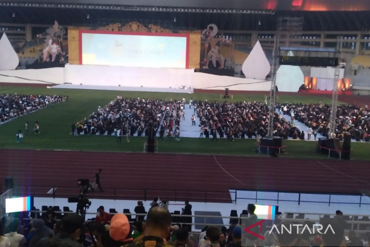 ASEAN Para Games 2022, ribuan penonton mulai padati Stadion Manahan