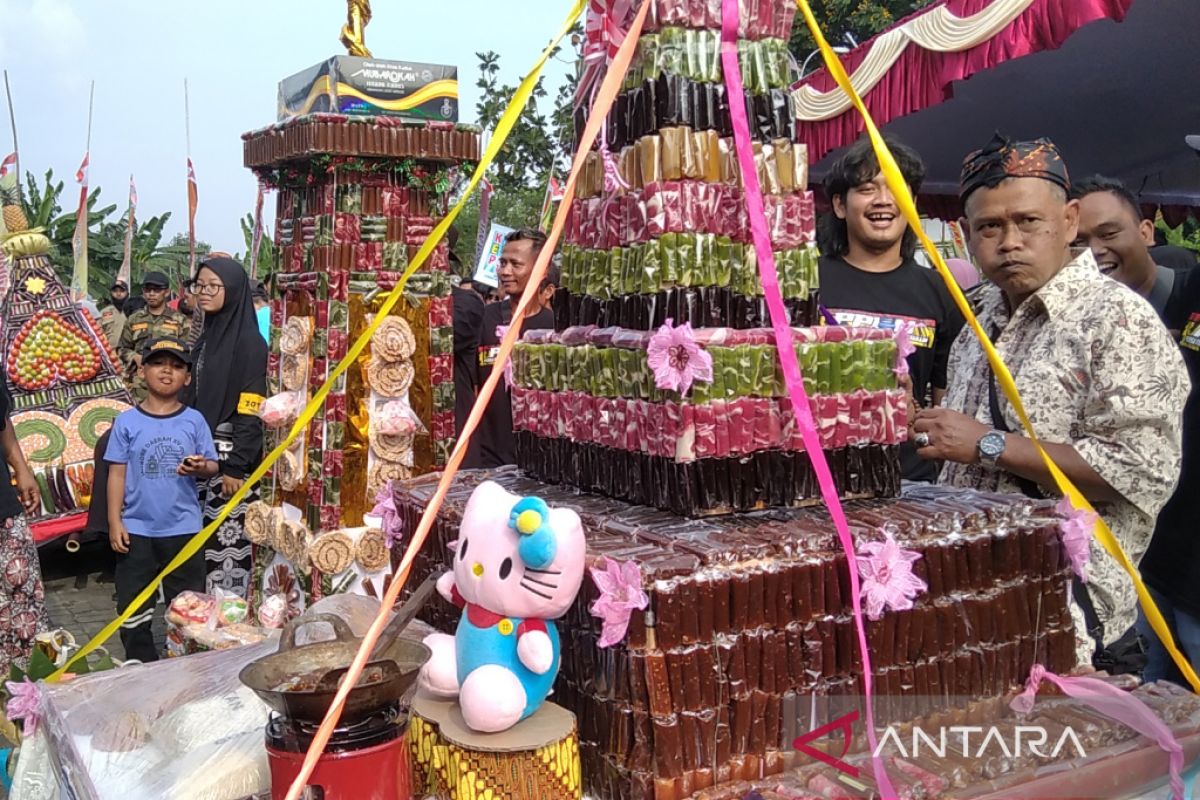 Ratusan warga Kudus sambut Tahun Baru Islam dengan Kirab "tebokan"