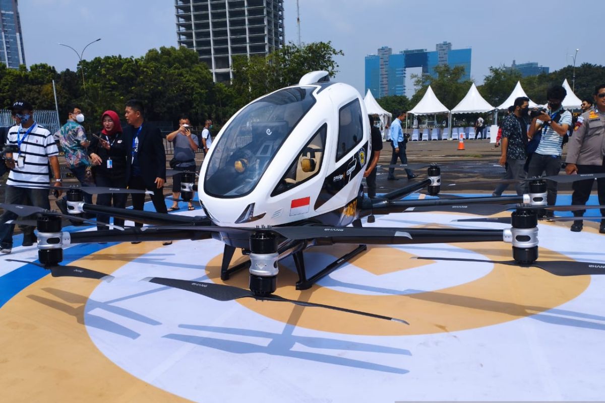 Taksi udara EHang 216 uji coba terbang di PEVS Jakarta