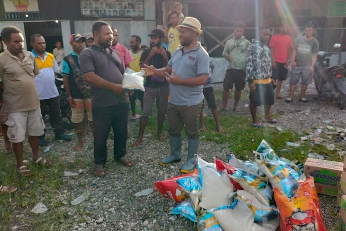 Pemkab Yahukimo bantu warga yang terkena banjir di Dekai