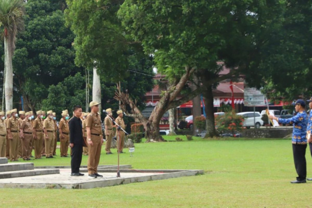 Bupati Lampung Barat pimpin apel mingguan