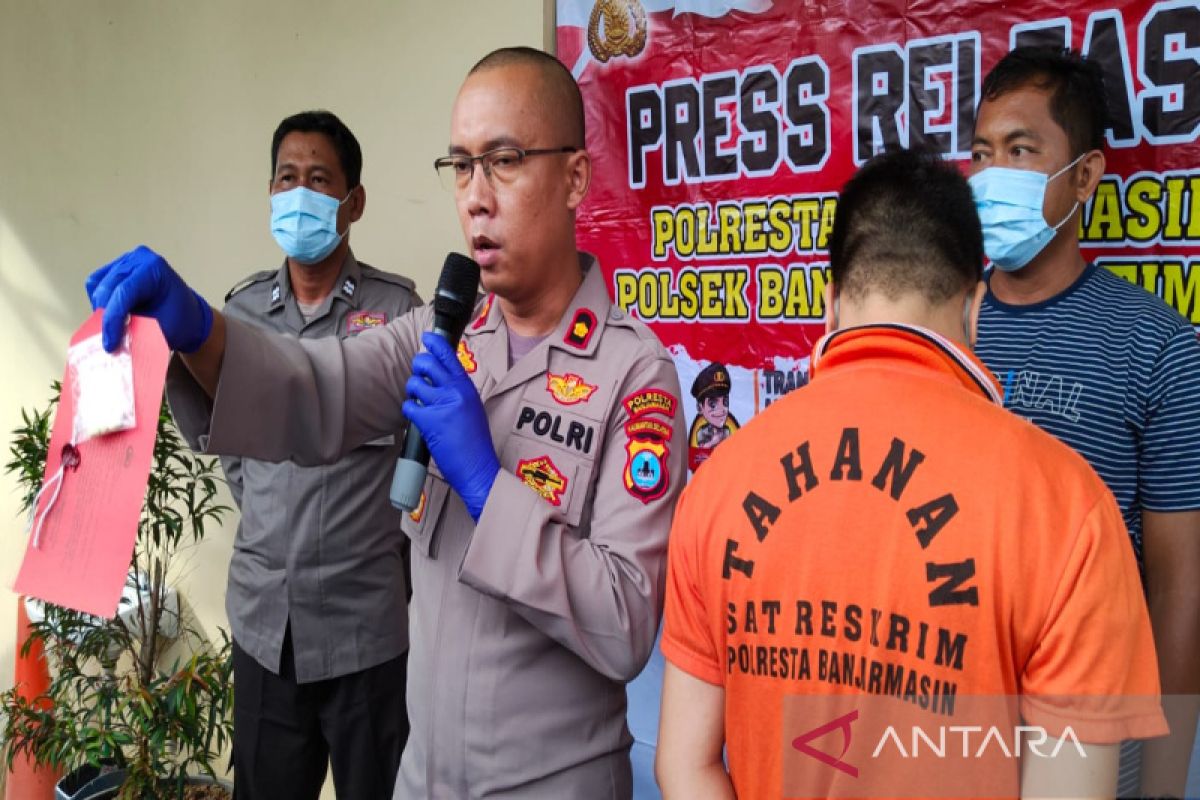 Bawa 10,5 butir ekstasi, selebgram di Banjarmasin ditangkap polisi