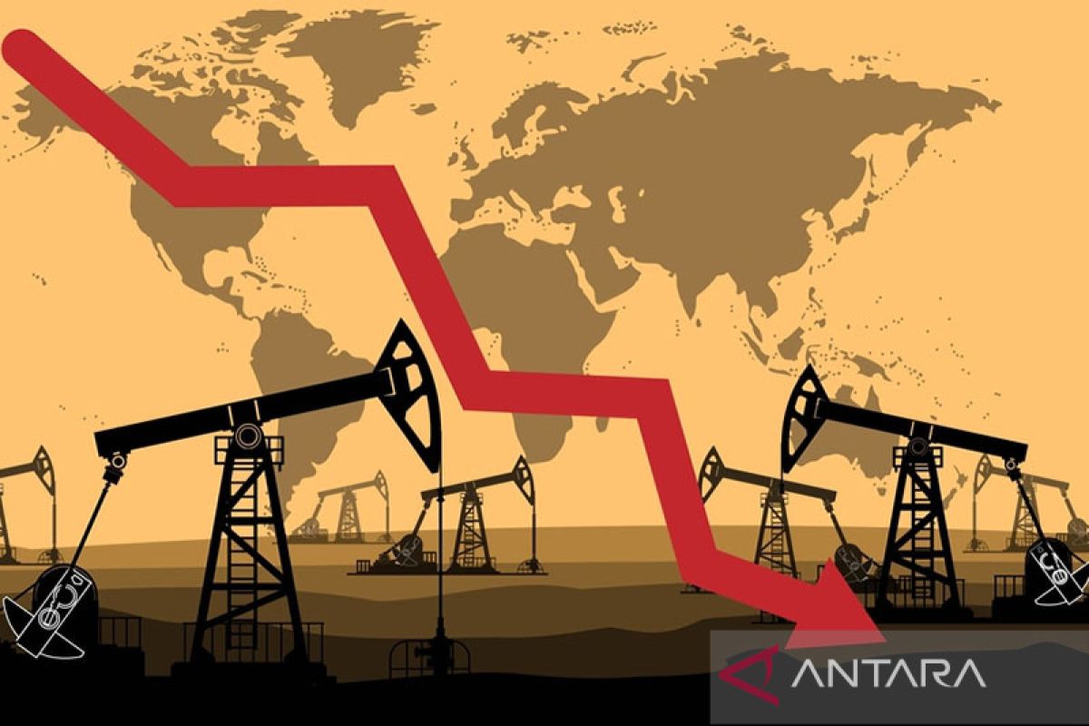 Harga minyak jatuh sekitar empat persen