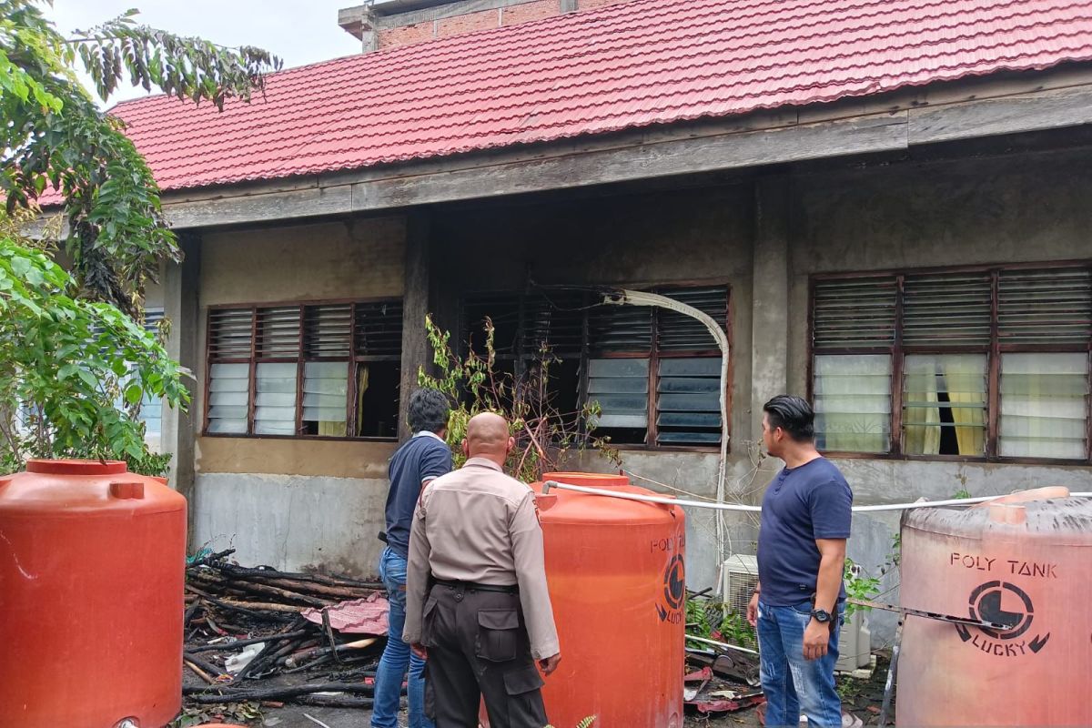 Bekas ruangan kelas SMA Muhammadiyah 1 terbakar, diduga korsleting AC