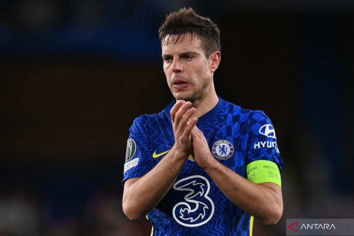 Cesar Azpilicueta perpanjang kontrak Chelsea setelah batal ke Barca